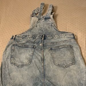 OLD NAVY Distressed Overalls in Women’s Size 18 TALL